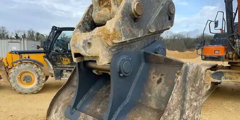 3D CAD Scanning and -Templating. Repaired Digger Bucket on machine - new lugs fitted.