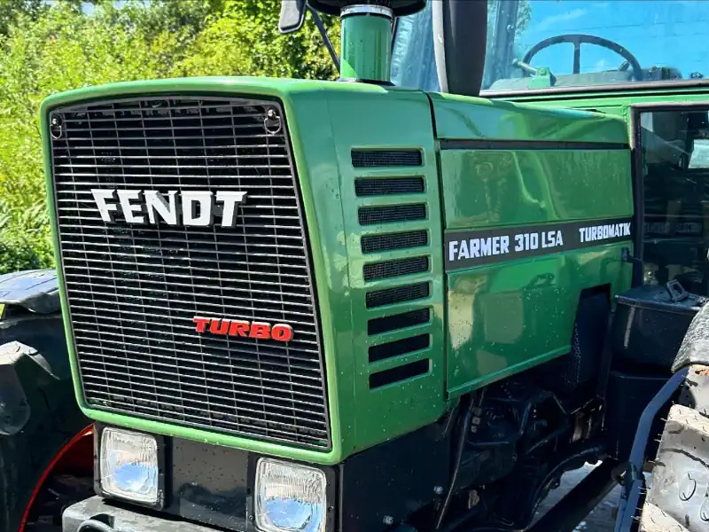 Mobile Shot-Blasting & Painting. Restored Green Fendt Tractor
